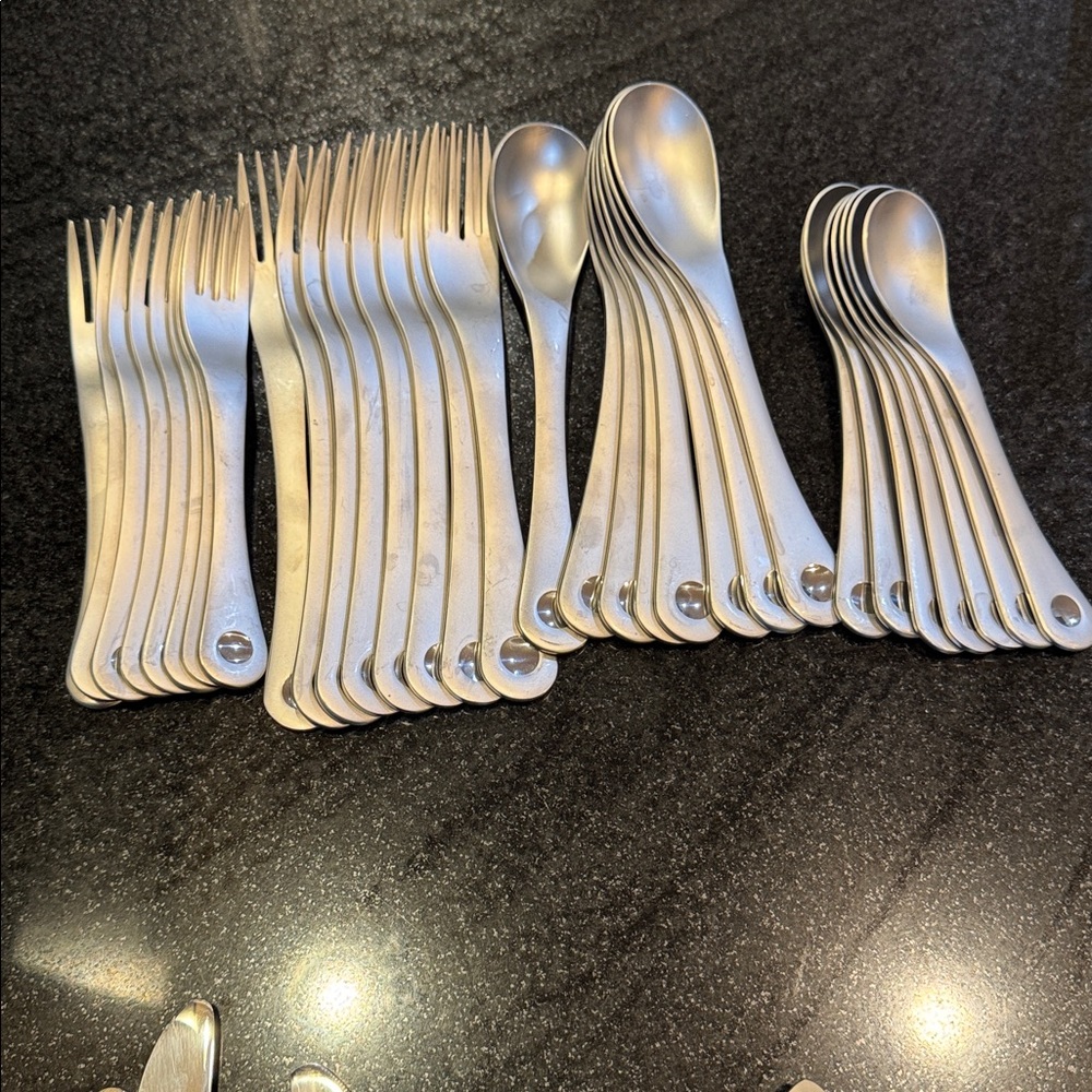 Robert Welch Design PENDULUM Stainless Flatware includes 3 SERVING , 44 pieces - Picture 2 of 8